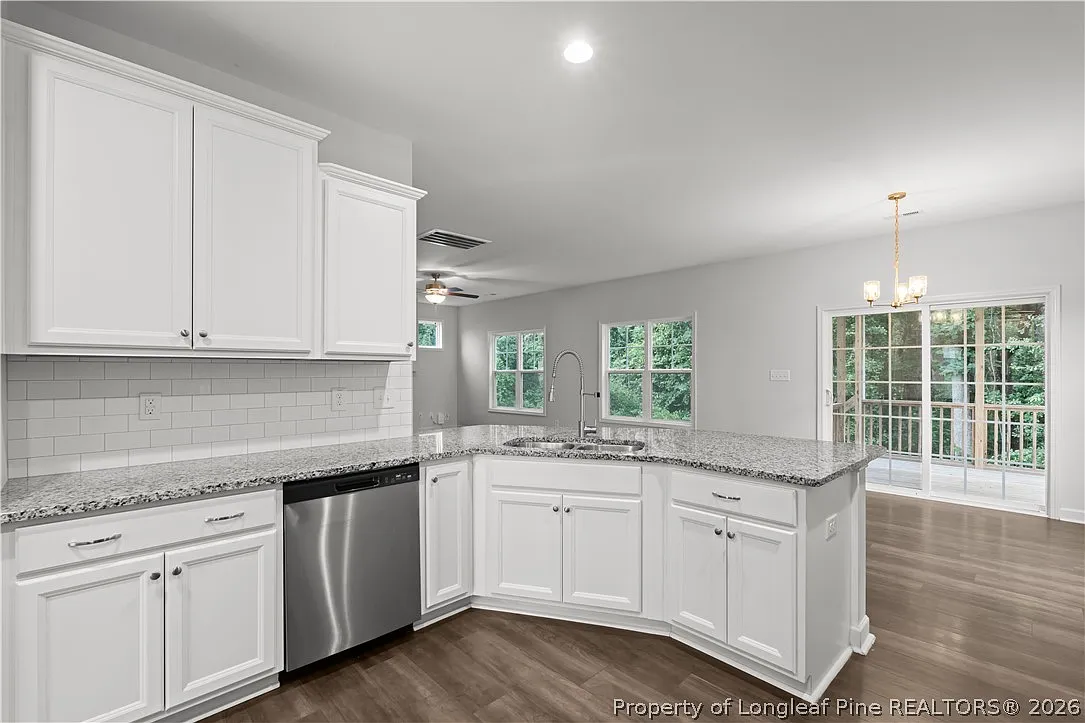 4 bed, 2.5 bath, 2285 sqft, $2,300 — Photo 4