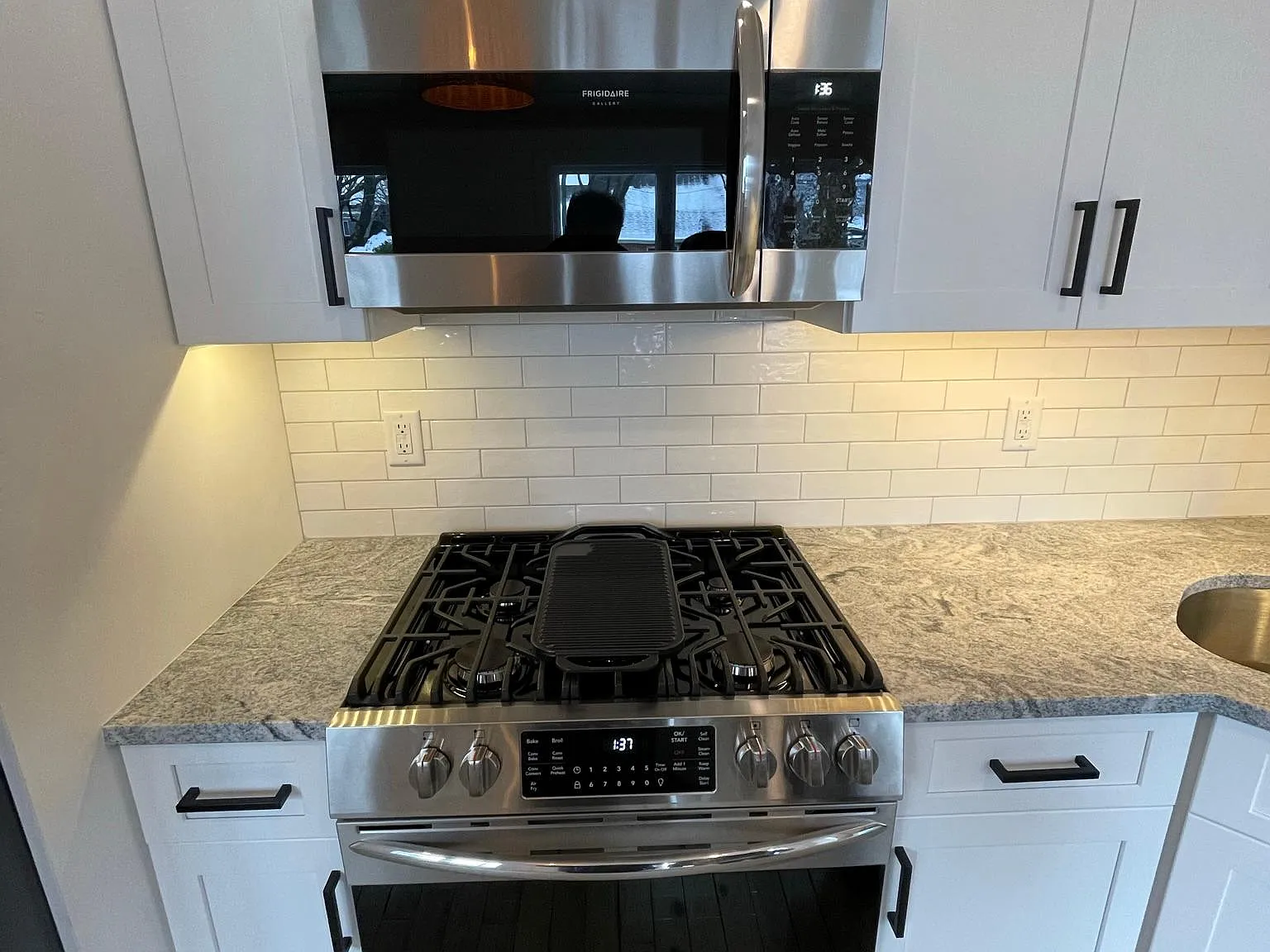 2 bed, 1066 sqft, $3,200 — Photo 3
