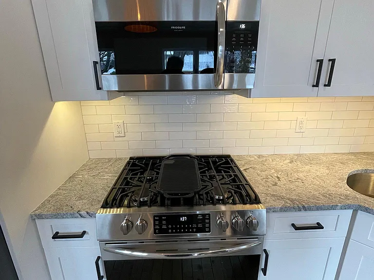 819 Rosewood Ave — Photo 3