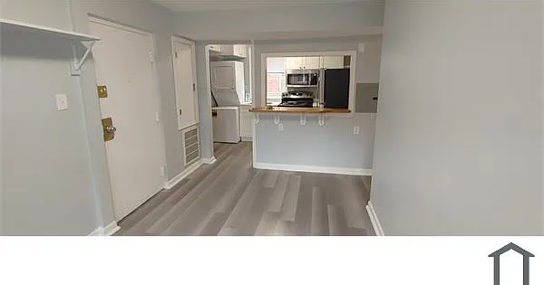 608 Eastern Ave NE #202
