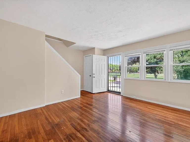 8123 Manor St — Photo 16