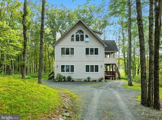 Buckboard Ln, Hawley, PA 18428