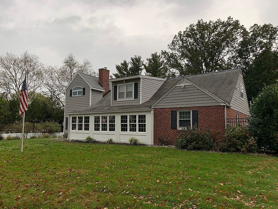 2nd image of 533 Vista Rd