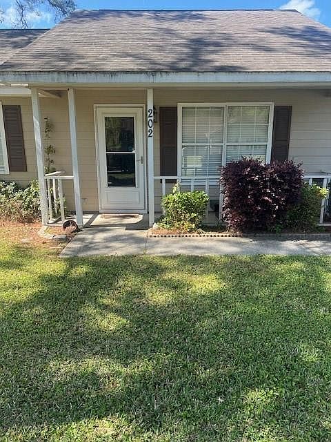 1st image of 202 Brackenfern Way