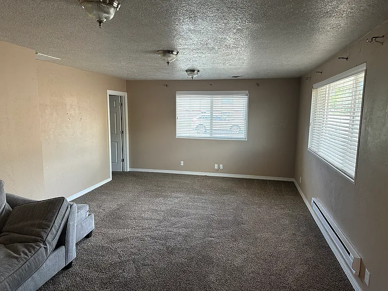 691 Jefferson Ave — Photo 5