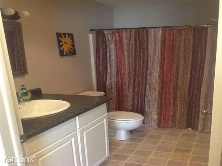 1012 Turner Dr — Photo 9