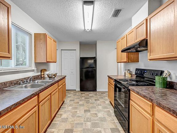 4th image of 14 LOVETT Street