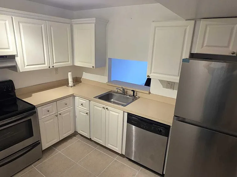 711 N Pine Island Rd #210 — Photo 9