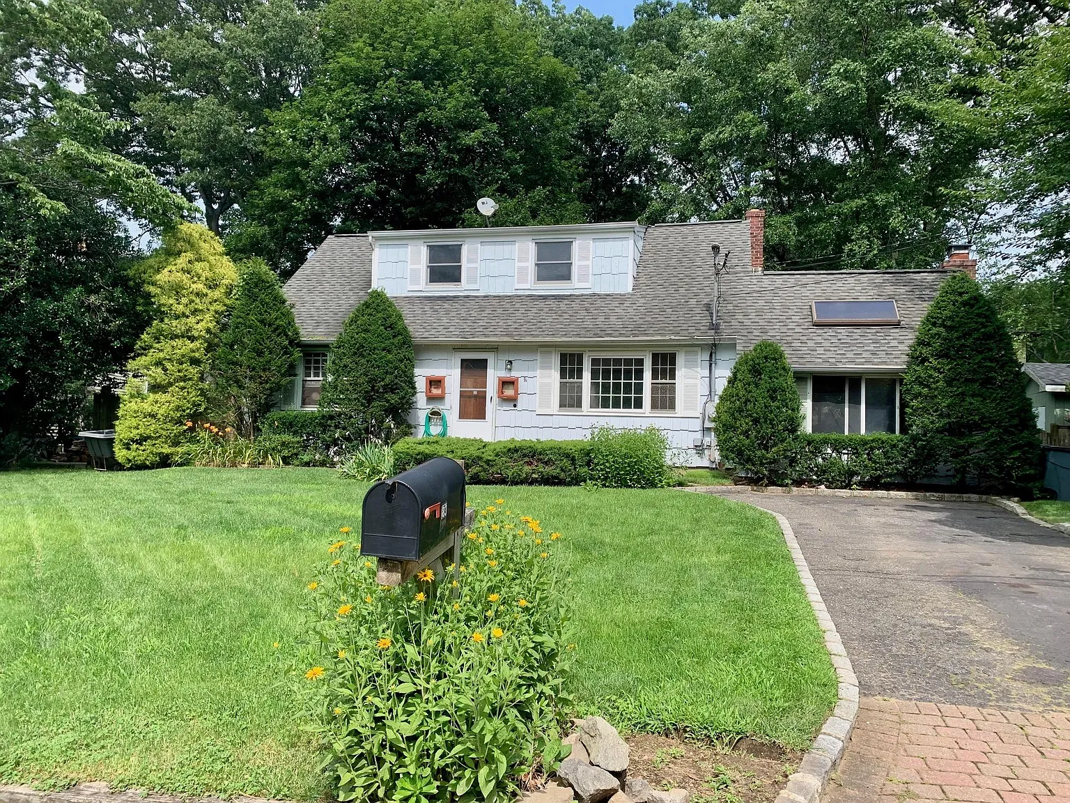 4 bed, 1.5 bath, 2200 sqft, $3,400 — Photo 1