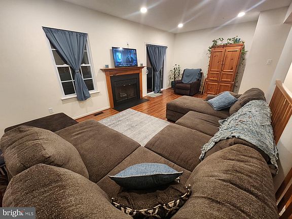 3rd image of 9222 Brewington Ln