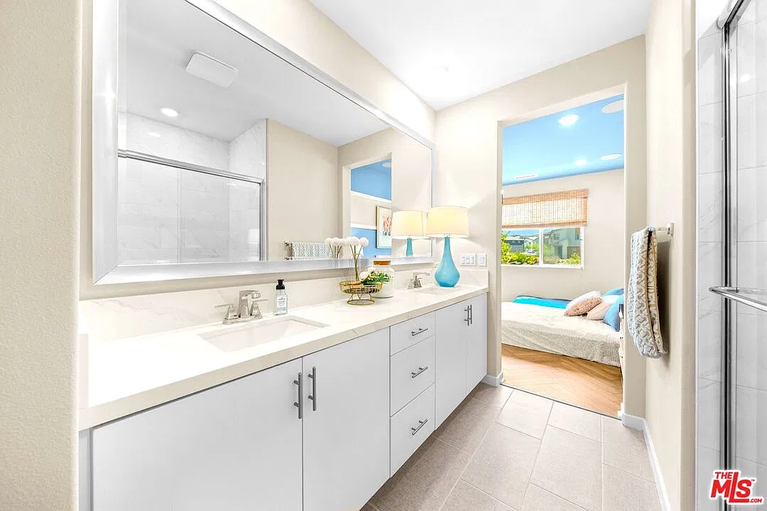 2 bed, 2.5 bath, 1720 sqft, $3,750 — Photo 3