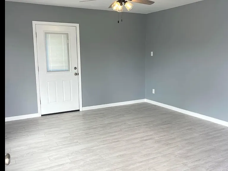 209 Erwin Dr #D — Photo 3