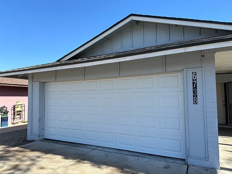 6738 W Denton Ln — Photo 2