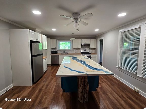 4th image of 234 Skipper St
