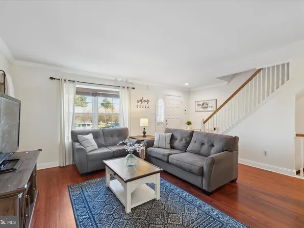 60 Victoria Dr, Aston, PA 19014