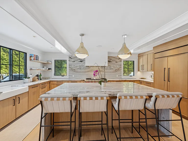 48 Country Club Dr — Photo 15