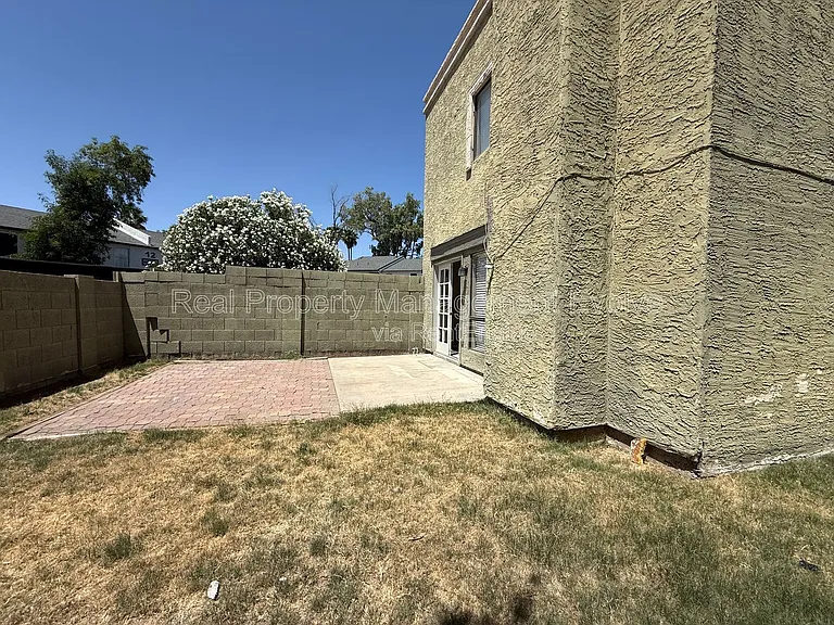 815 E Grovers Ave #24 — Photo 24