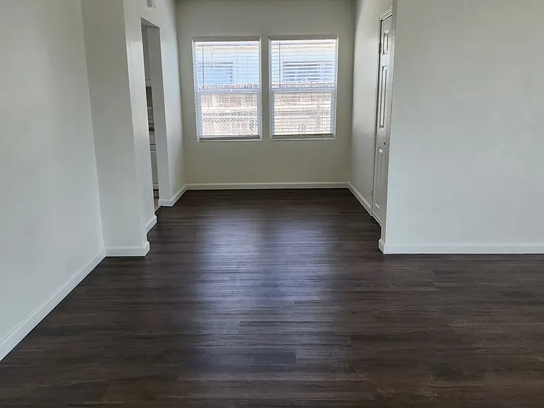 2309 Manor St — Photo 3