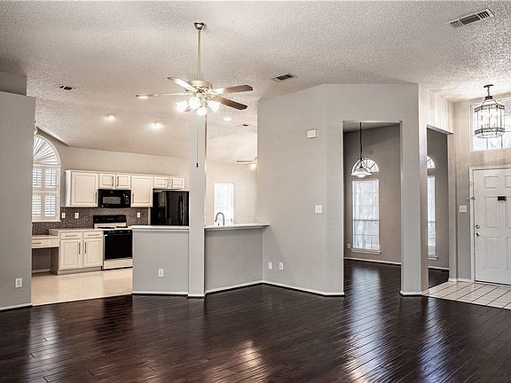 2nd image of 2218 Sky Harbor Dr