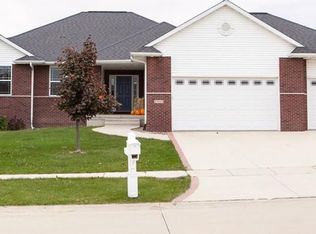 1515 Hoover Trail Cir SW, Cedar Rapids, IA 52404