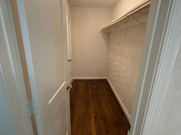 1221 Burlington Rd — Photo 5