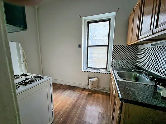 Rented by HFF Realty LLC | media 4