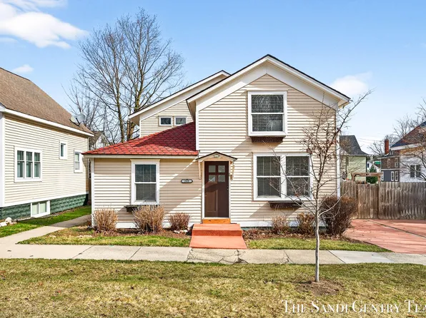 209 Clinton Ave, Grand Haven, MI 49417