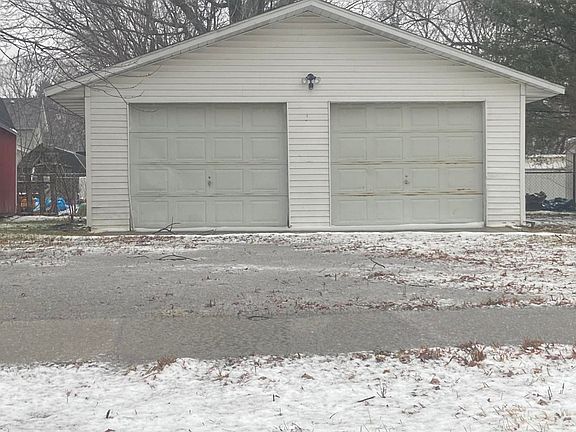 3rd image of 501 W Railroad St