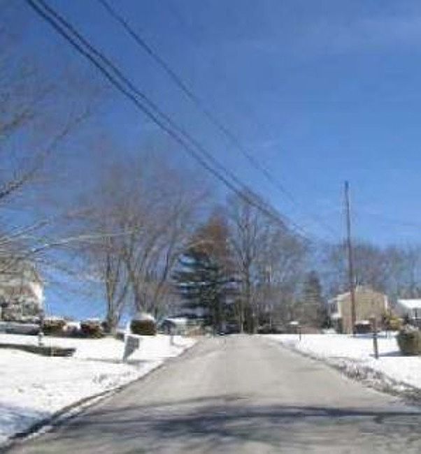 Exterior Neighborhood (street photo)