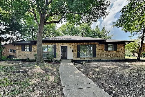 3110 Berkshire Dr Photo 1
