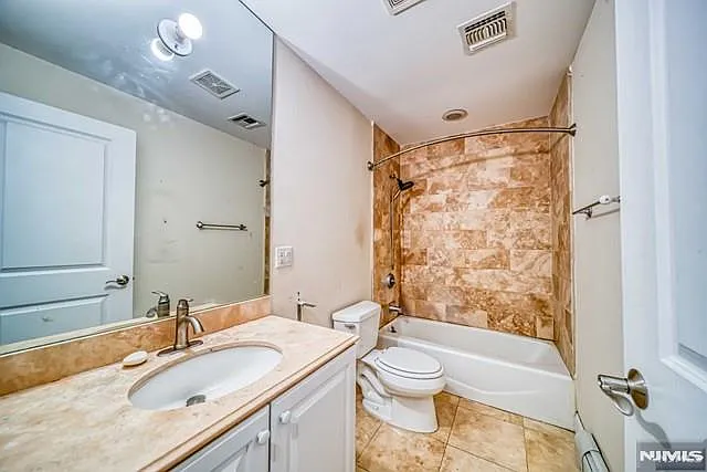 27 Harrington Ct #27 — Photo 16