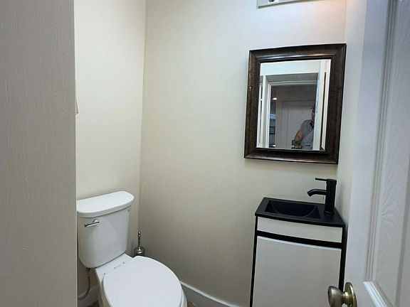5th image of 1209 Peters St
