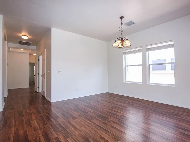 607 N Cortina St — Photo 4