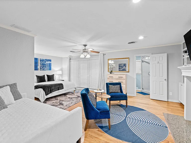 6806 Royal Ln — Photo 4