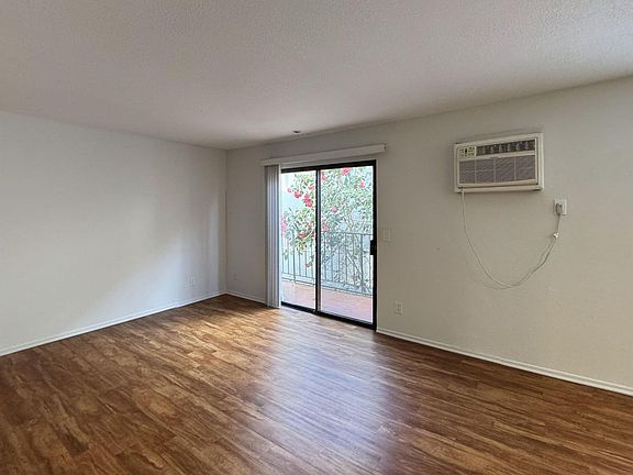 3rd image of 4071 McLaughlin Ave #8