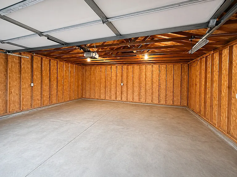 483 Douglas St — Photo 13