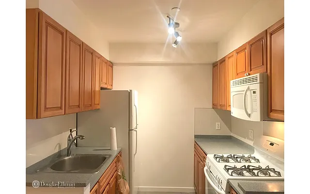 Rented by Douglas Elliman | media 21