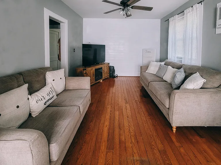 Roll Ave — Photo 2