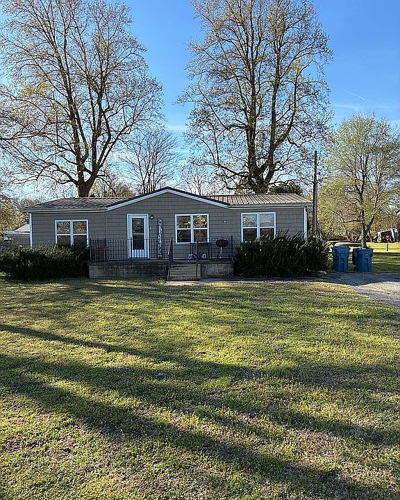 2nd image of 810 Dawson Rd