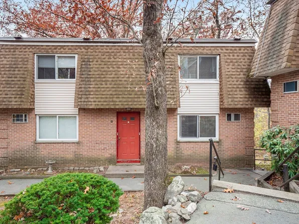 244 18th St APT 7, Dracut, MA 01826