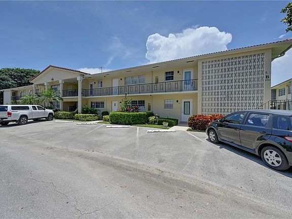 4th image of 2200 NE 36th Street #13