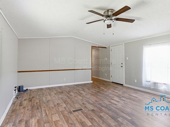 4th image of 2076 Pine Hill Rd