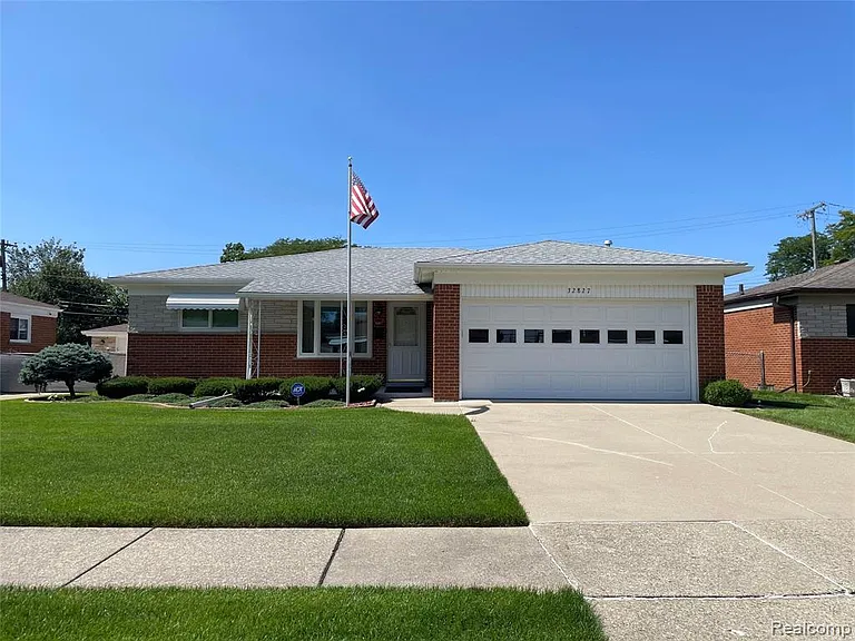 32827 Dover Ave — Photo 1
