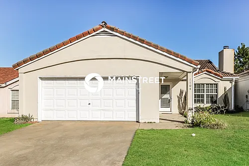 1104 Atterbury Cir S Photo 1