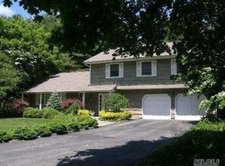 4 S Lot Rd, Smithtown, NY 11787