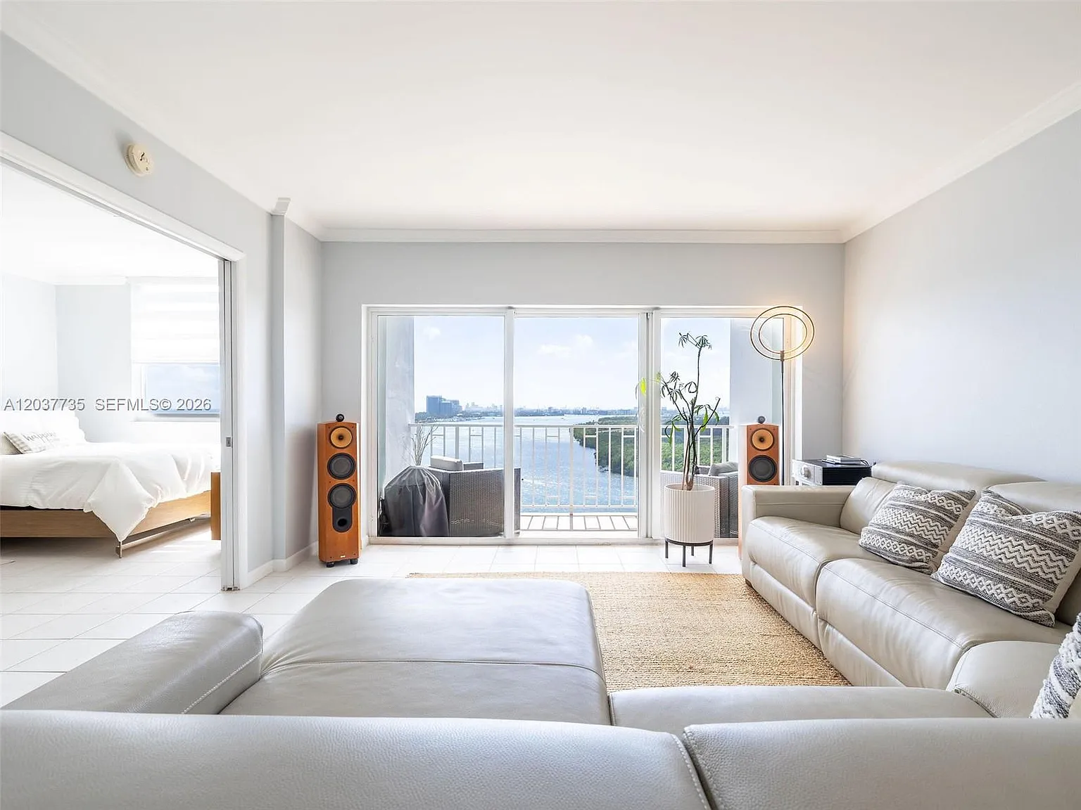 Arlen House West Condo — Photo 3