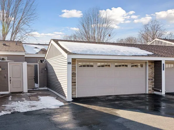 2731 Mackubin St APT 31, Roseville, MN 55113