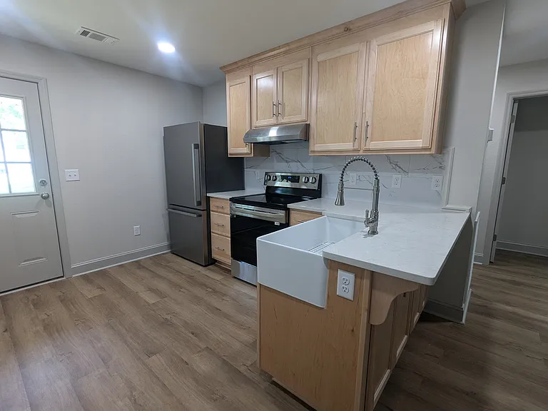 408 Prince Ln — Photo 10