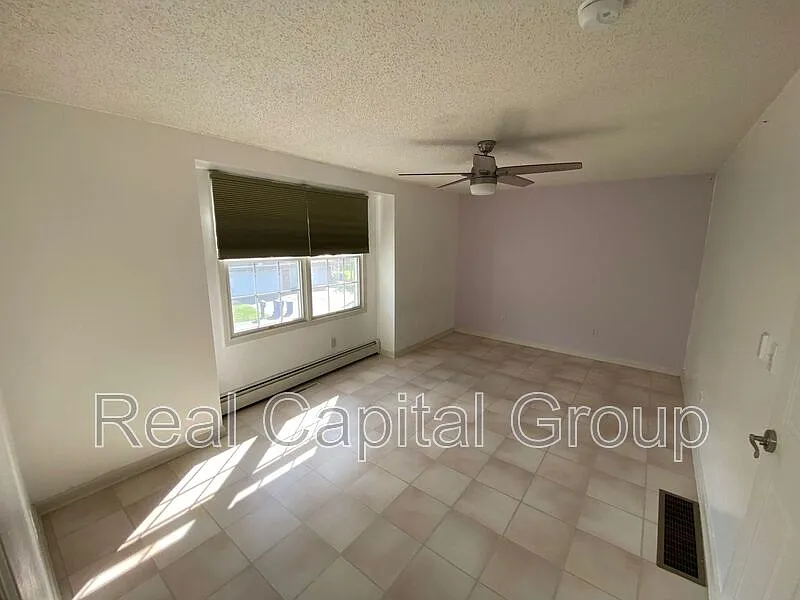 2 bed, 1.5 bath, 1818 sqft, $2,695 — Photo 3