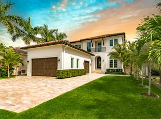9320 Vanderbilt Dr, Naples, FL 34108